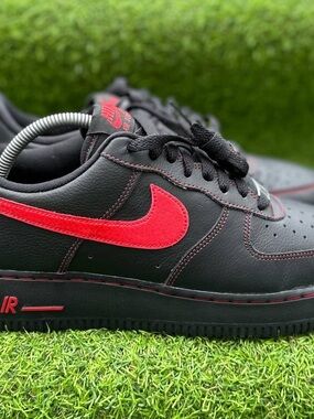 Nike Air Force 1 Low '07 LV8 Bred 
Men's Shoes Brand New Size 9 US